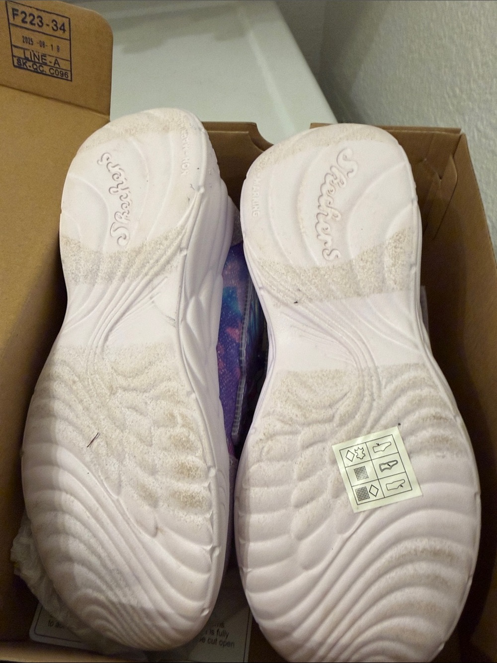 Brand New Skechers Kids Purple and Pink Heart Light-Up Sneakers - Picture 4 of 5